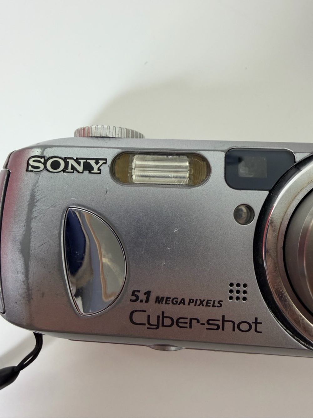 Sony Cyber-shot 5.1MP Digital Camera DSC-P93A Silver - TESTED & WORKING - Picture 5 of 16